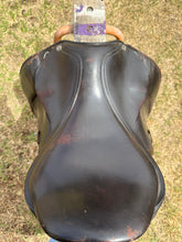 Load image into Gallery viewer, 15 3/4” trainers dressage saddle