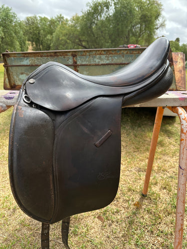 15 3/4” trainers dressage saddle