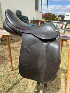 15 3/4” trainers dressage saddle